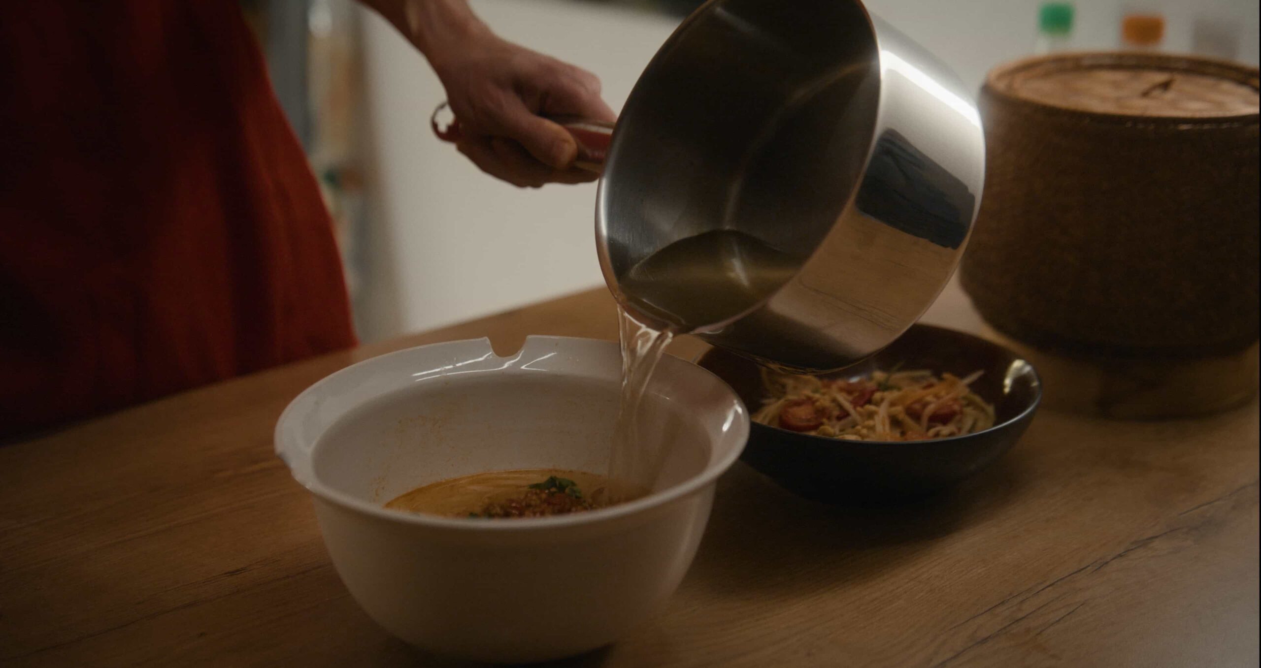 Bouillon versé dans le khoi soi